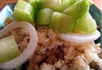 Закуска из риса с крабами и огуречным соусом Закуска из риса с крабами и огуречным соусом