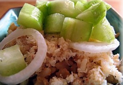 Рис с крабом и соусом из огурца Рис с крабом и соусом из огурца
