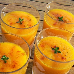 Холодный суп с морковью, ананасом и кумином