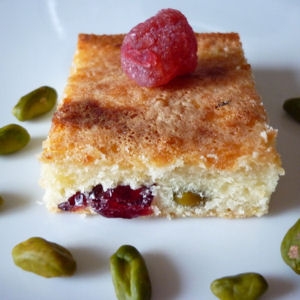 Квадратики с клубникой и фисташками Квадратики с клубникой и фисташками