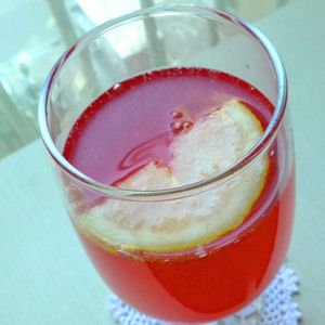 Освежающий напиток с ягодным вкусом