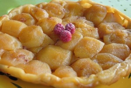 Пирог «Татен» с глазированными яблоками и медом
