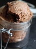 Шоколадно-кокосовое мороженое с кусочками шоколада