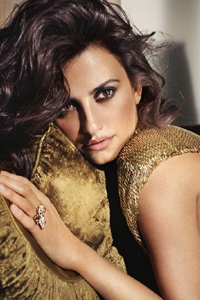 какой цвет волос подходит к карим глазам Penelope Cruz