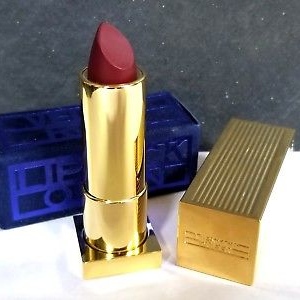 красная помада Queen Velvet Rope Lipstick от Entourage