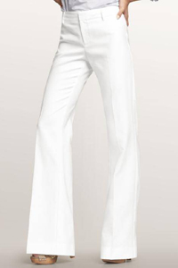 как хорошо выглядеть в белых брюках
