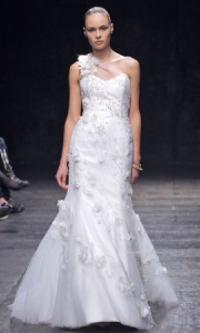 cвадебные платья с открытым плечом Alvina Valenta cвадебные платья с открытым плечом Alvina Valenta