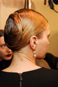 вечерние прически для длинных волос Bottega Veneta вечерние прически для длинных волос Bottega Veneta