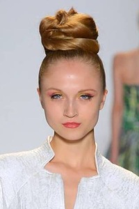 высокие прически для длинных волос JOANNA MASTROIANNI высокие прически для длинных волос JOANNA MASTROIANNI