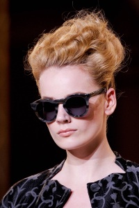высокие прически для длинных волос TEMPERLEY LONDON высокие прически для длинных волос TEMPERLEY LONDON