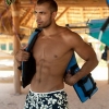 Пляжная одежда для мужчин - какие выбирать плавки по типу фигуры 