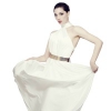 Белые вечерние платья в пол: не только для свадьбы