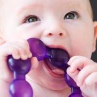 признаки прорезывания зубов у малыша