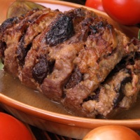 мясо с черносливом