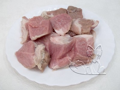 свинину нарезаем кусочками свинину нарезаем кусочками