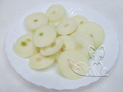 лук нарезаем кольцами лук нарезаем кольцами